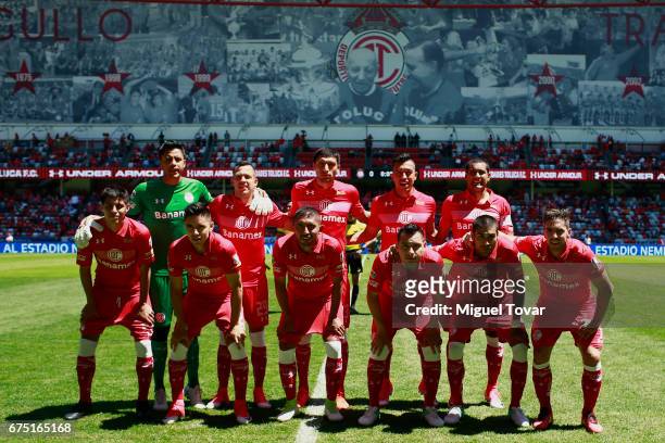 Players of Toluca pose for a photo prior the 16th round match between Toluca and Queretaro as part of the Torneo Clausura 2017 Liga MX at Nemesio...