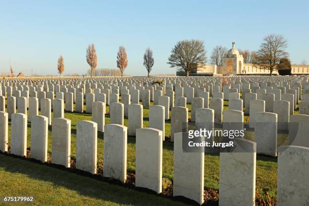 tyne cot wwi memorial cemetery - flanders fields belgium - erster weltkrieg stock pictures, royalty-free photos & images