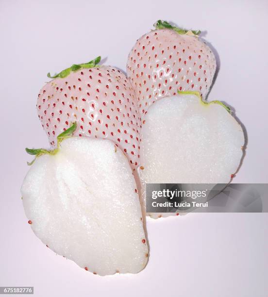 pineberries (white strawberry) - imagem a cores ストックフォトと画像