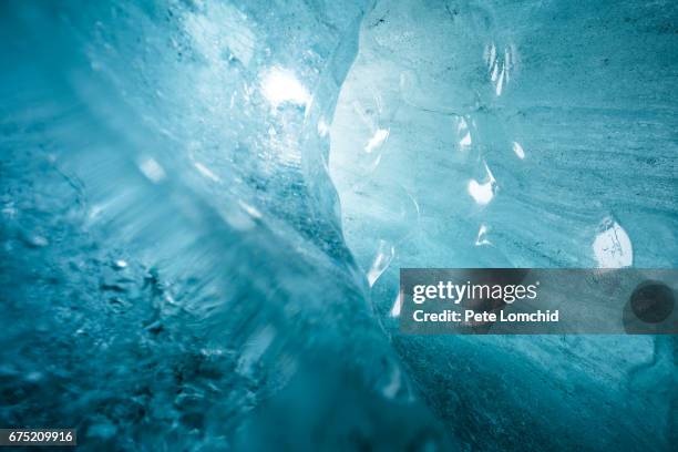 ice cave- the crystal cave, breidamerkurjokull glacier, iceland - crystal caves stockfoto's en -beelden