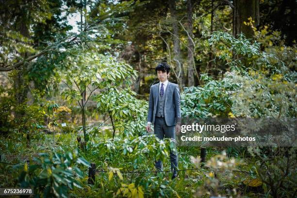 japanse zakenlieden voelen de toekomst - 対面 stockfoto's en -beelden