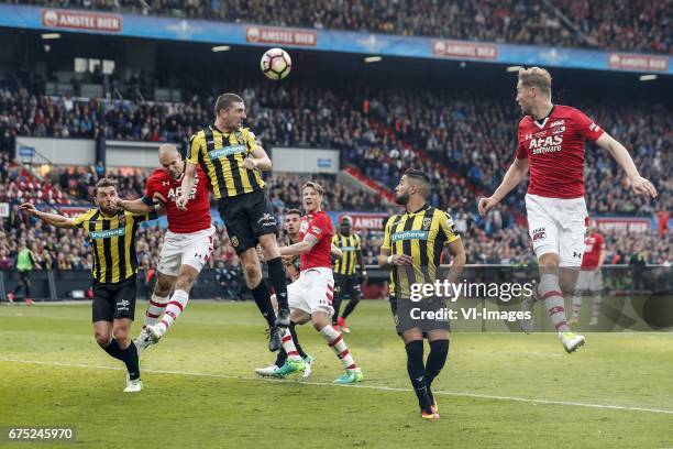 Guram Kashia of Vitesse, Ron Vlaar of AZ, Arnold Kruiswijk of Vitesse, Matt Miazga of Vitesse, Wout Weghorst of AZ, Marvelous Nakamba of Vitesse,...