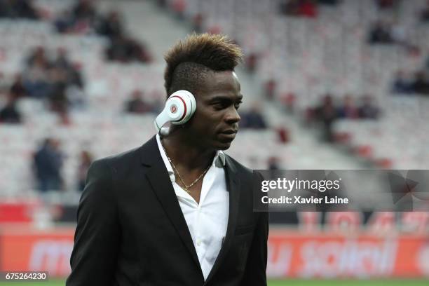 Mario Balotelli of OGC Nice reacts the French Ligue 1 match between OGC Nice and Paris Saint-Germain at Allianz Arena on April 30, 2017 in Nice,...