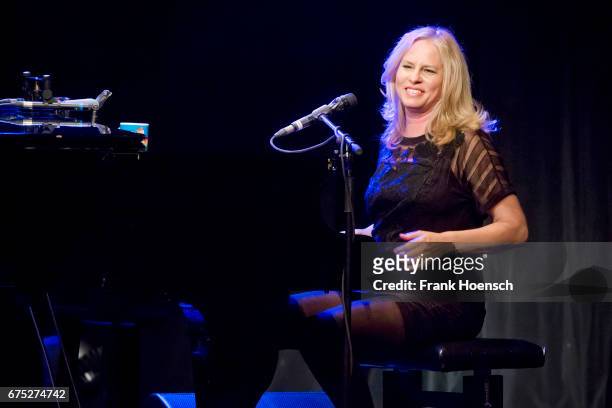 American singer Vonda Shepard performs live on stage during a concert at the Heimathafen Neukoelln on April 30, 2017 in Berlin, Germany.