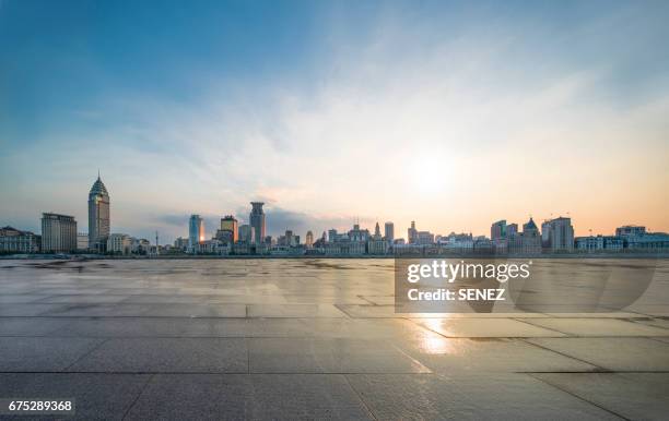 shanghai bund - wide angle ストックフォトと画像