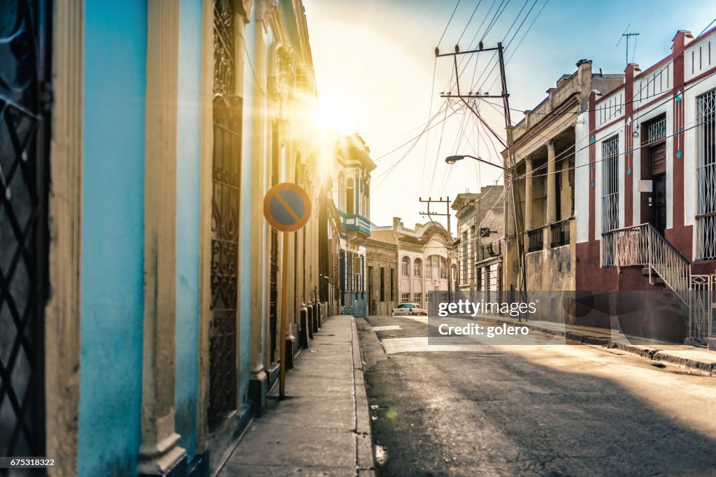 Straßenansicht der Santaigo de Cuba in der Morgenstunde