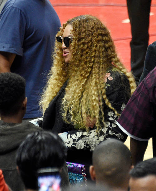 30 de abril: Beyoncé asiste al séptimo partido de los cuartos de final de la Conferencia Oeste entre Los Angeles Clippers y Utah Jazz en el Staples Center el...