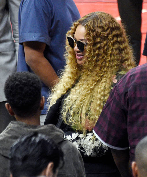 30 de abril: Beyoncé asiste al séptimo partido de los cuartos de final de la Conferencia Oeste entre Los Angeles Clippers y Utah Jazz en el Staples Center el...