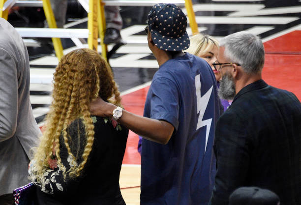 30 de abril: Beyonce y Jay Z se van después de asistir al séptimo partido de los cuartos de final de la Conferencia Oeste entre Los Angeles Clippers y Utah...
