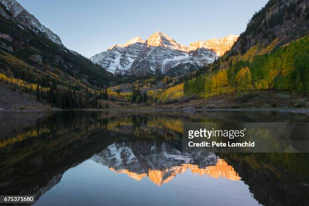 morning maroon bell colorado - calm down stock pictures, royalty-free photos & images