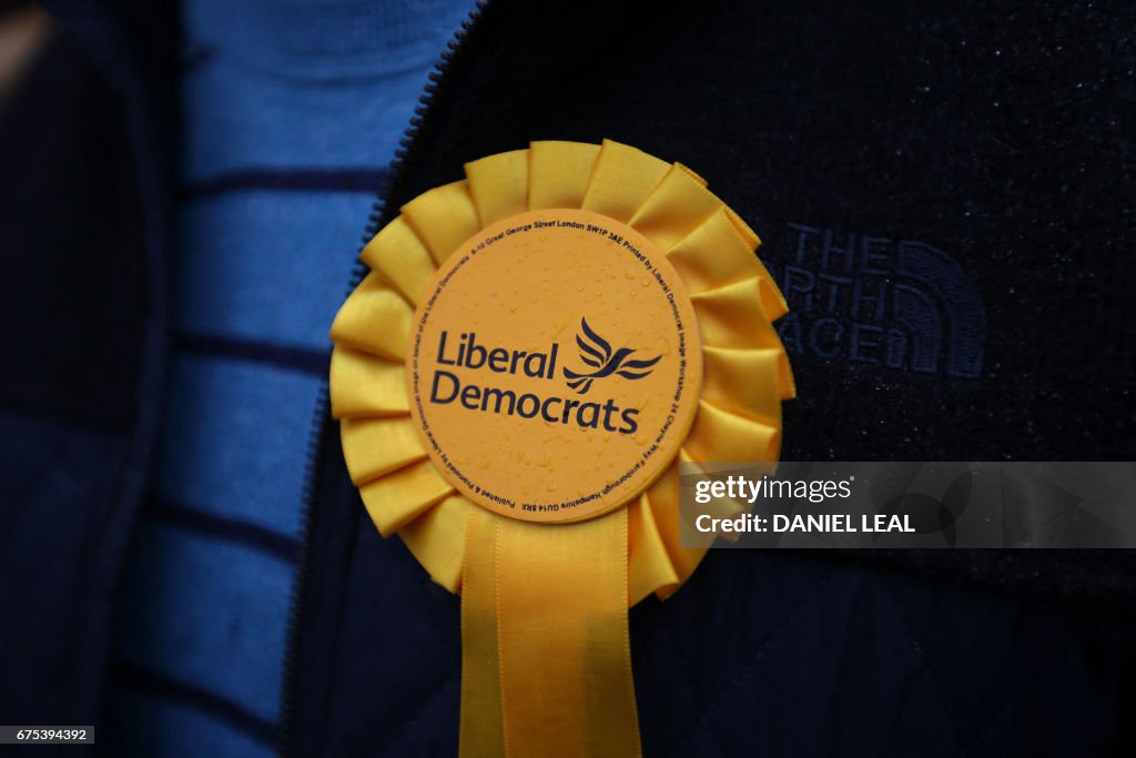 TOPSHOT-BRITAIN-POLITICS-VOTE-FARRON