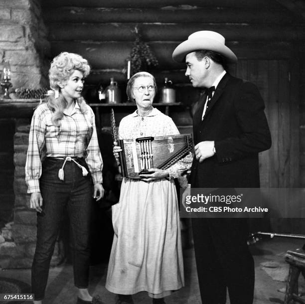 The Beverly Hillbillies The Beverly Hillbillies episode: Flatt, Clampett, and Scruggs. Pictured is Donna Douglas , Irene Ryan playing the autoharp...