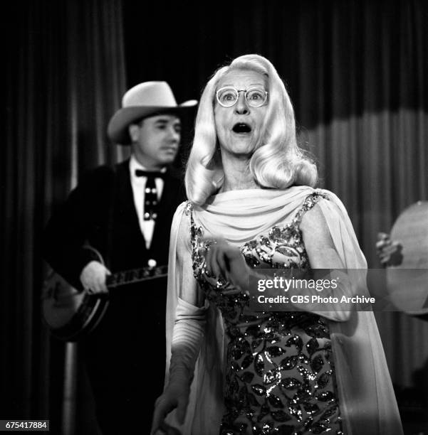 The Beverly Hillbillies The Beverly Hillbillies episode: Flatt, Clampett, and Scruggs. Pictured is Irene Ryan with Earl Scruggs in the background....