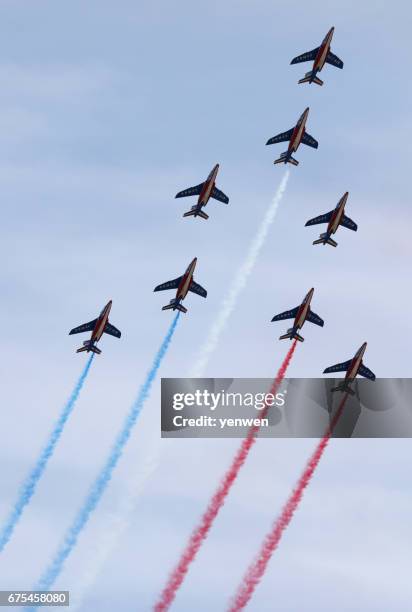 patrouille de francia - espectáculo aéreo fotografías e imágenes de stock