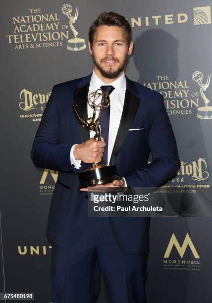 Actor Scott Clifton attends the press room for the 44th annual Daytime Emmy Awards at Pasadena Civic Auditorium on April 30, 2017 in Pasadena,...
