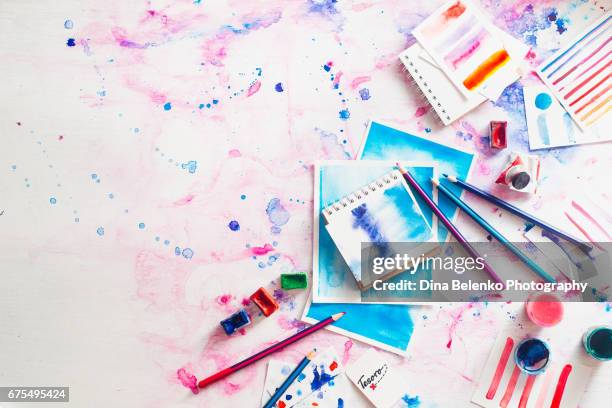 feminine artist workplace with watercolor and sketches - art and craft foto e immagini stock