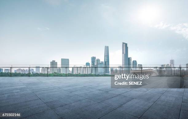 viewing platform - cloudy day office building stockfoto's en -beelden