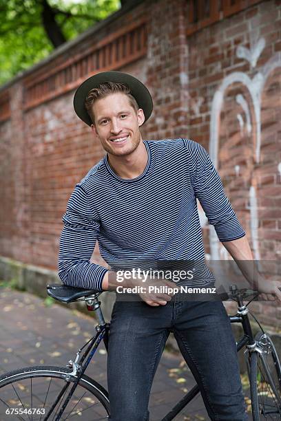 portrait guy with bycicle - philipp nemenz stock-fotos und bilder