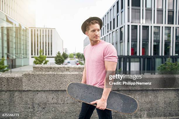 guy with bycicle - pink shirt stock-fotos und bilder