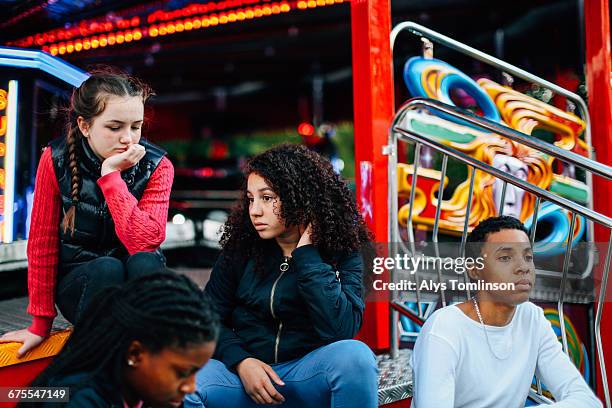 group of teenagers at fairground - unfilteredtrend stock pictures, royalty-free photos & images