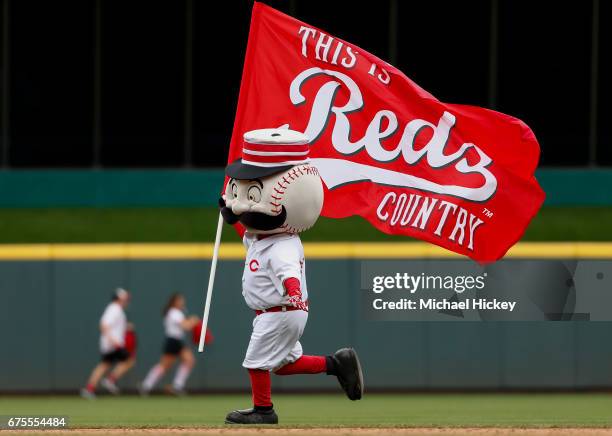 Independent Reds Cincinnati Reds Flag Photos and Premium High Res Pictures - Getty Images