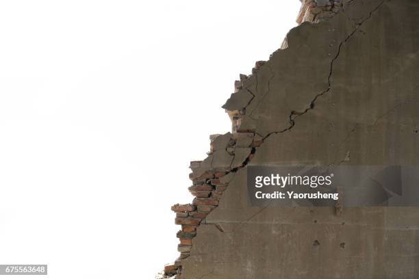 broken grey wall with bricks,on white background - oude ruïne stockfoto's en -beelden