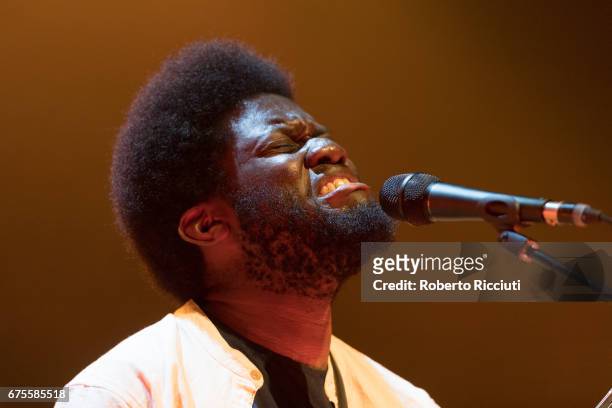 English soul musician Michael Kiwanuka performs on stage at O2 ABC Glasgow on May 1, 2017 in Glasgow, Scotland.
