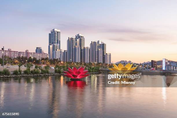 seoul stadtbild am flussufer banpo hangang bei twilight-südkorea - südkorea stock-fotos und bilder