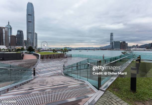 the new waterfront promenade along the victoria harbor in hong kong island - tsim sha tsui stock pictures, royalty-free photos & images