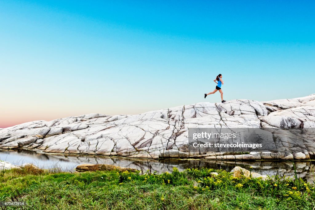 Femme Jogging sur la piste