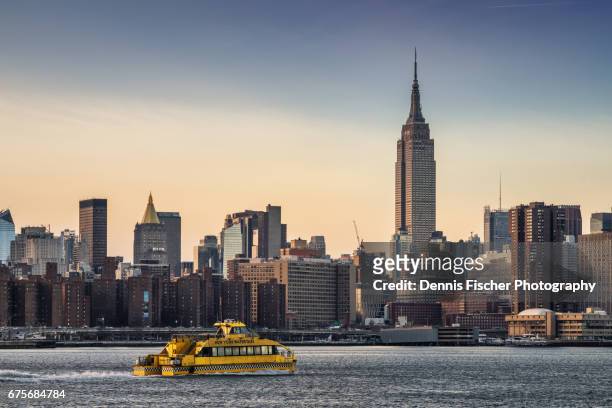 new york city view during sunset - williamsburg new york city stock pictures, royalty-free photos & images