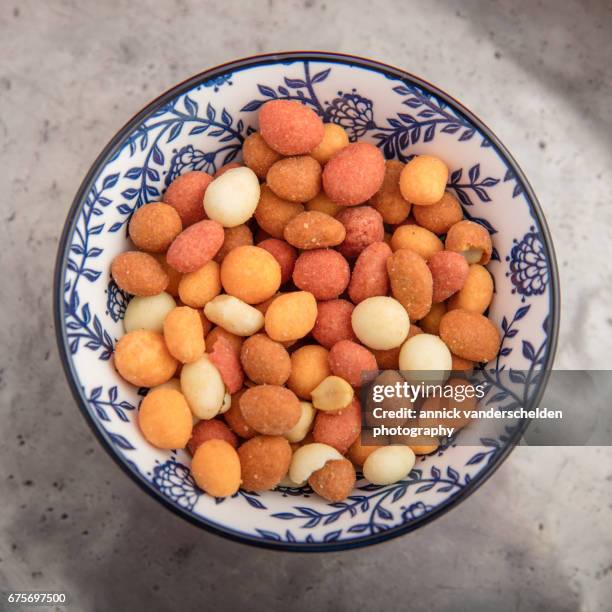 chipnuts cocktail. - coating stockfoto's en -beelden