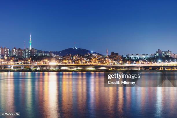 seoul cityscape reflections at twilight south korea - mlenny photography stock pictures, royalty-free photos & images