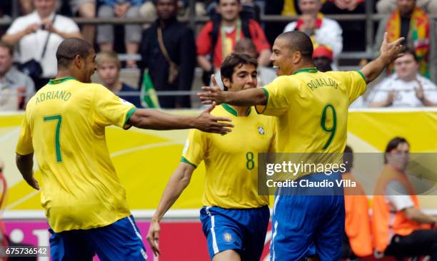 Dortmund, 27 juin 2006. Adriano, Kaka and Ronaldo of Brazil celebrate during the match in the World Cup 2006 in Germany between Brasil and Ghana...