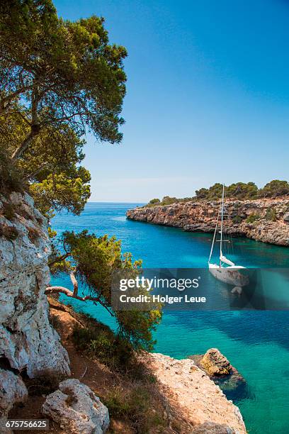 sailboat at cala pi bay - islas baleares fotografías e imágenes de stock