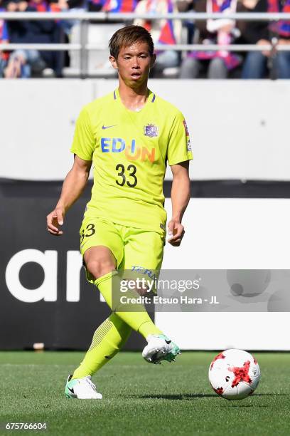 Tsukasa Shiotani of Sanfrecce Hiroshima in action during the J.League J1 match between FC Tokyo and Sanfrecce Hiroshima at Ajinomoto Stadium on April...