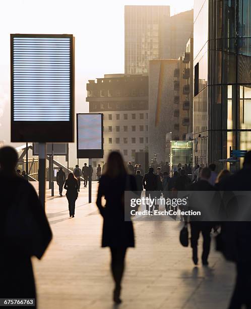 dawn at business district of paris, france - la défense stockfoto's en -beelden