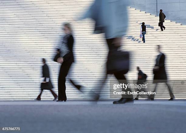 people going to work at business district of paris - financieel district stockfoto's en -beelden