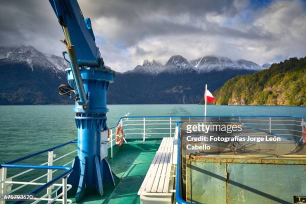 a view from the catamaran desk of the surrounding mountains during the winter andean lake crossing - destinos turísticos stock-fotos und bilder