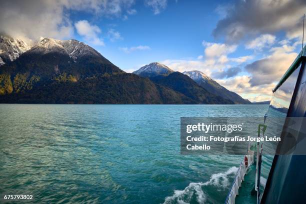 a view from the catamaran desk of the surrounding mountains during the winter andean lake crossing - destinos turísticos bildbanksfoton och bilder