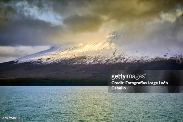 volcan osorno view from the catamaran during the winter andean lake crossing - todos santos stockfoto's en -beelden