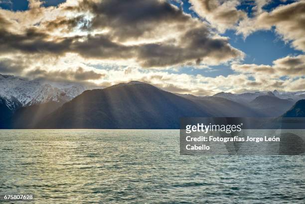 rays of light over the andes range view during the andean lake crossing - luz del sol stock pictures, royalty-free photos & images