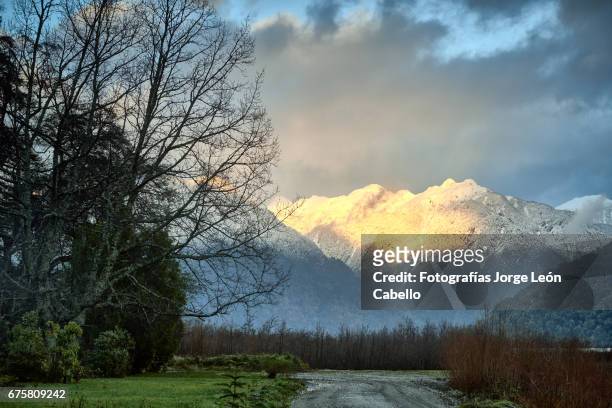 early morning winter sunlight over the patagonian andes in peulla - luz del sol stock pictures, royalty-free photos & images
