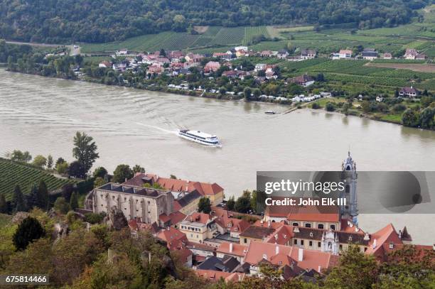 durnstein town view with danube river - dürnstein stock pictures, royalty-free photos & images