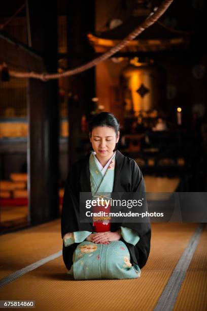 kimono and japanese women in kyoto - 時 stock pictures, royalty-free photos & images