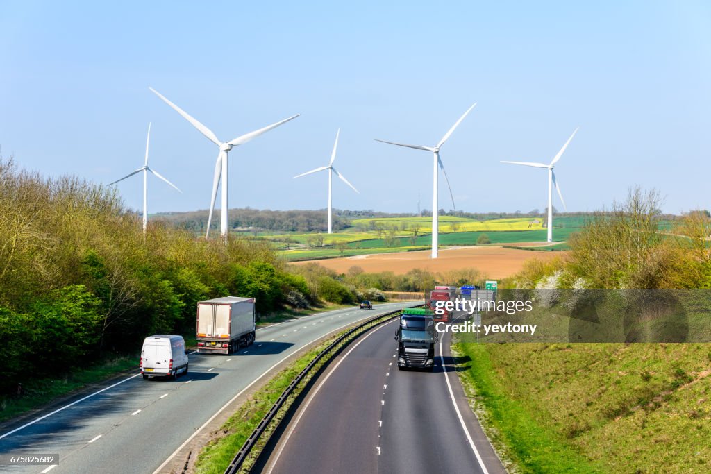 Tagesansicht UK Motorway Road Wind Turbines