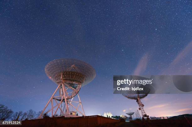 radio telescopes observe the milky way - satellite dish stock pictures, royalty-free photos & images