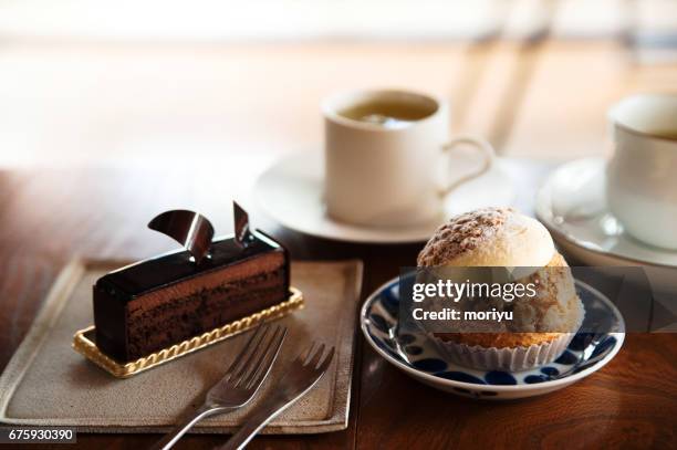 chocolate cake and cream puff - フォーク stock-fotos und bilder