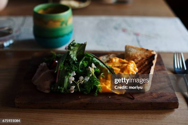 breakfast plate - サラダ stock pictures, royalty-free photos & images