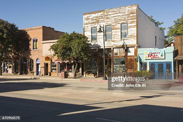 moab street scene - moab utah stockfoto's en -beelden